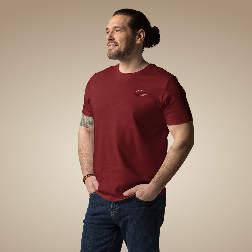 Men’s organic cotton t-shirt in burgundy with minimal chest logo